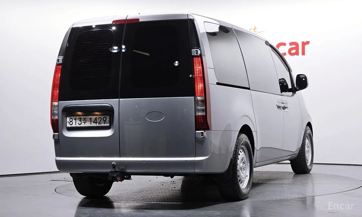 Фото 2 - Hyundai Staria