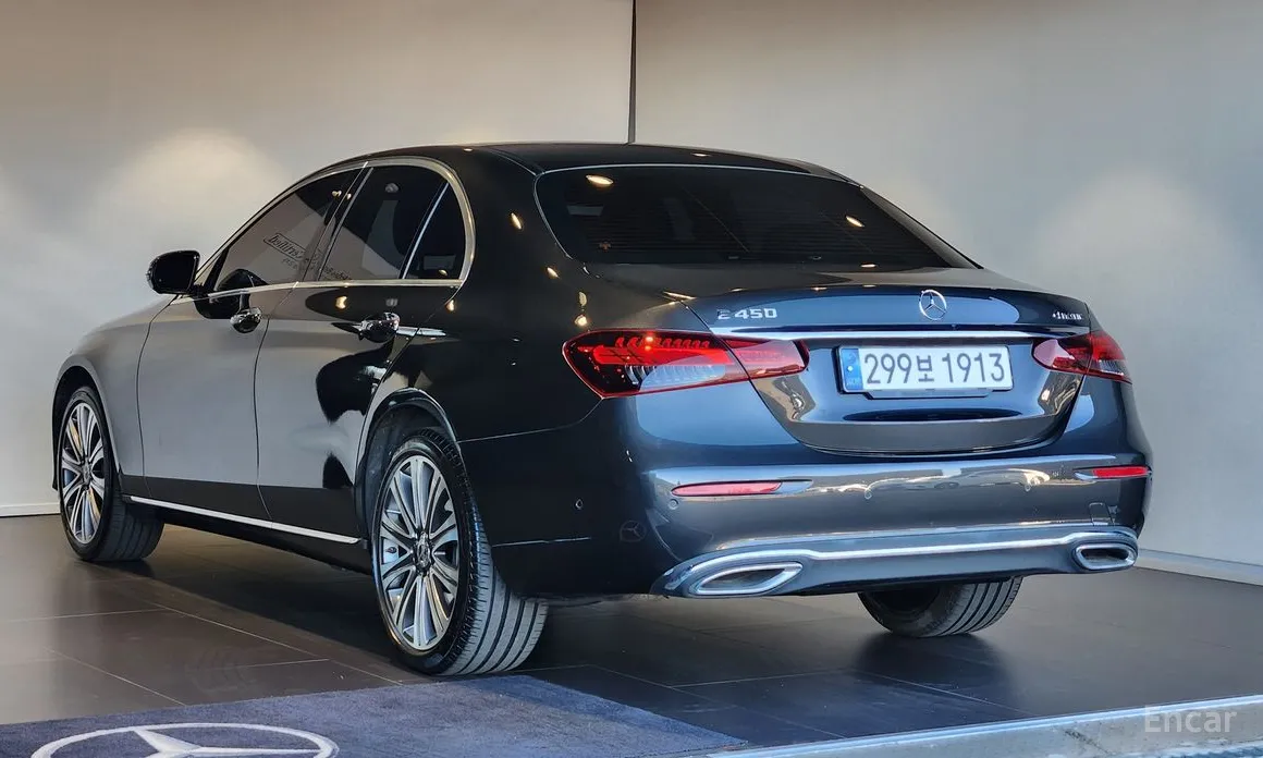 Фото 11 - Mercedes-Benz E-Class