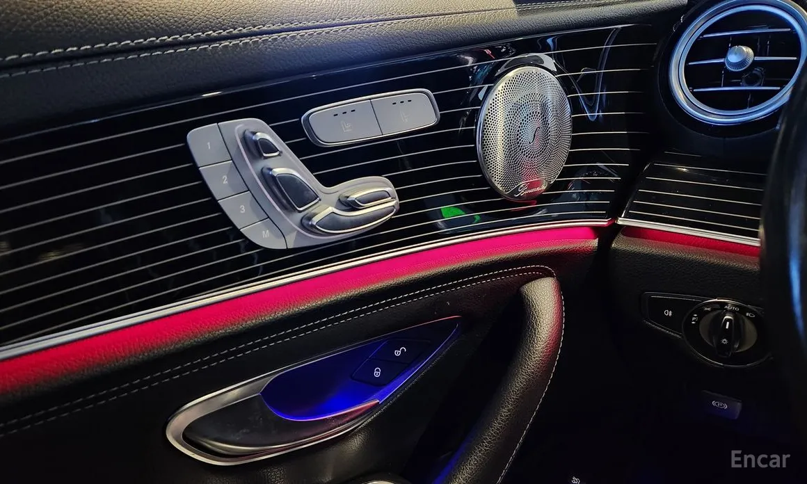 Фото 15 - Mercedes-Benz E-Class