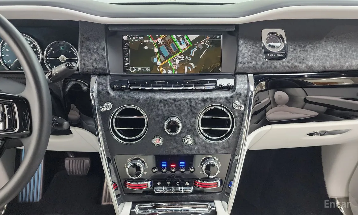 Фото 14 - Rolls-Royce Cullinan