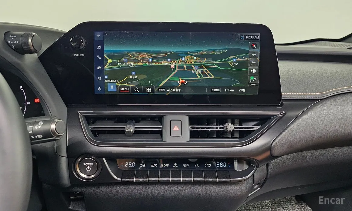 Фото 14 - Lexus UX