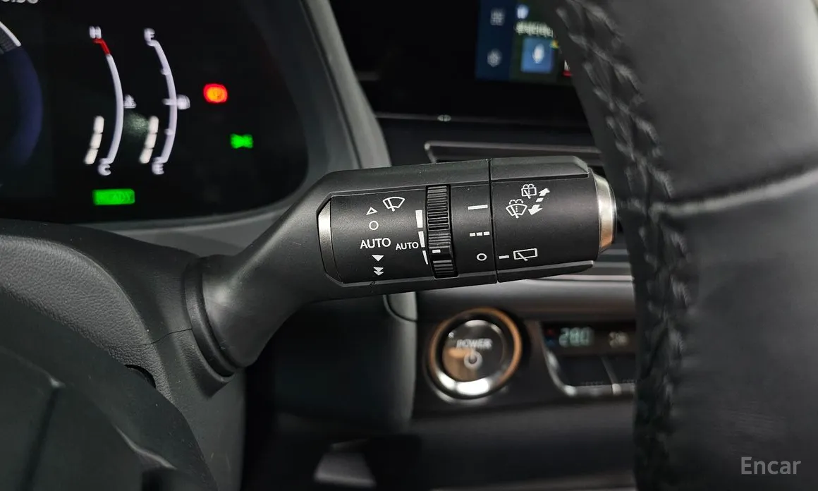 Фото 17 - Lexus UX