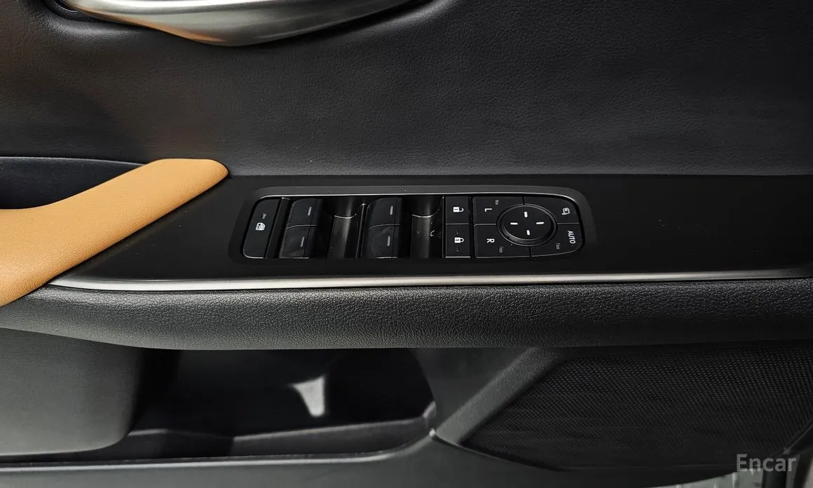 Фото 18 - Lexus UX