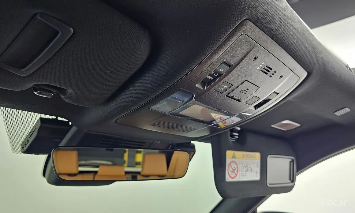 Фото 19 - Lexus UX