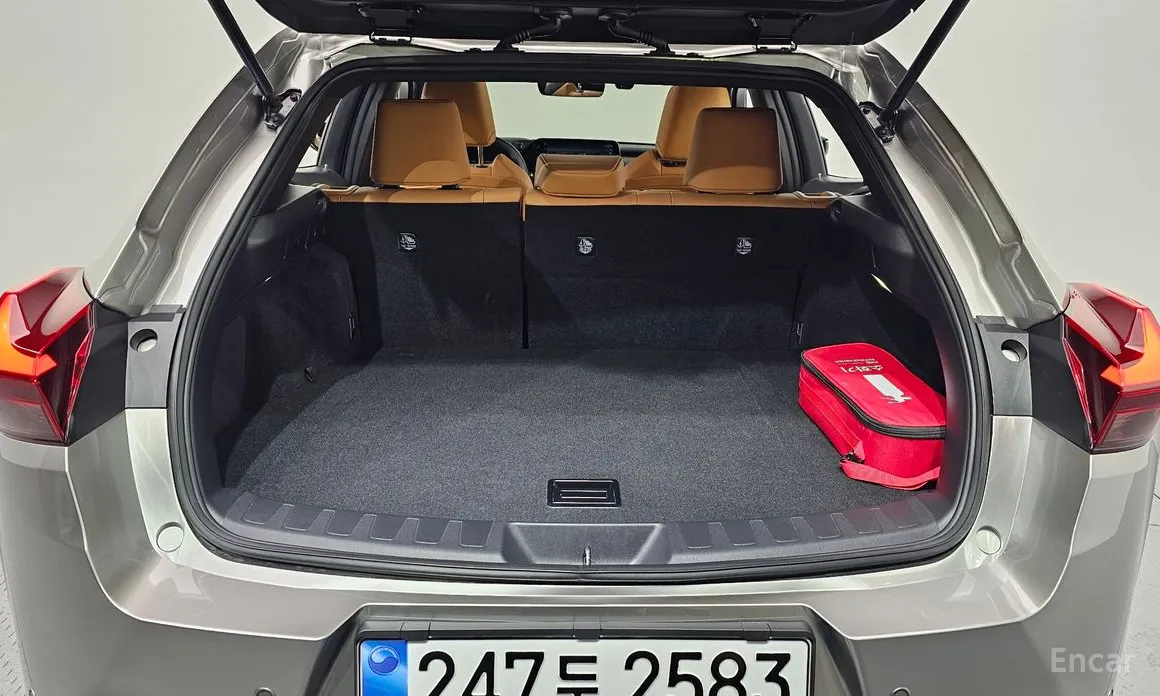 Фото 20 - Lexus UX