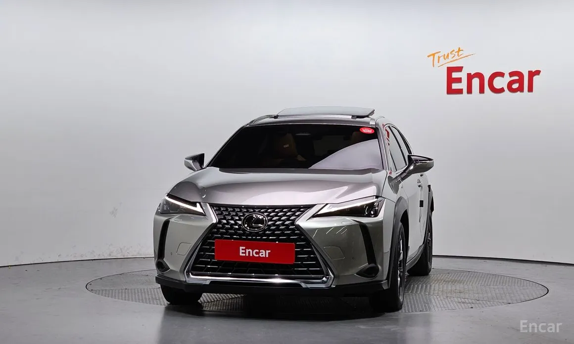Фото 3 - Lexus UX