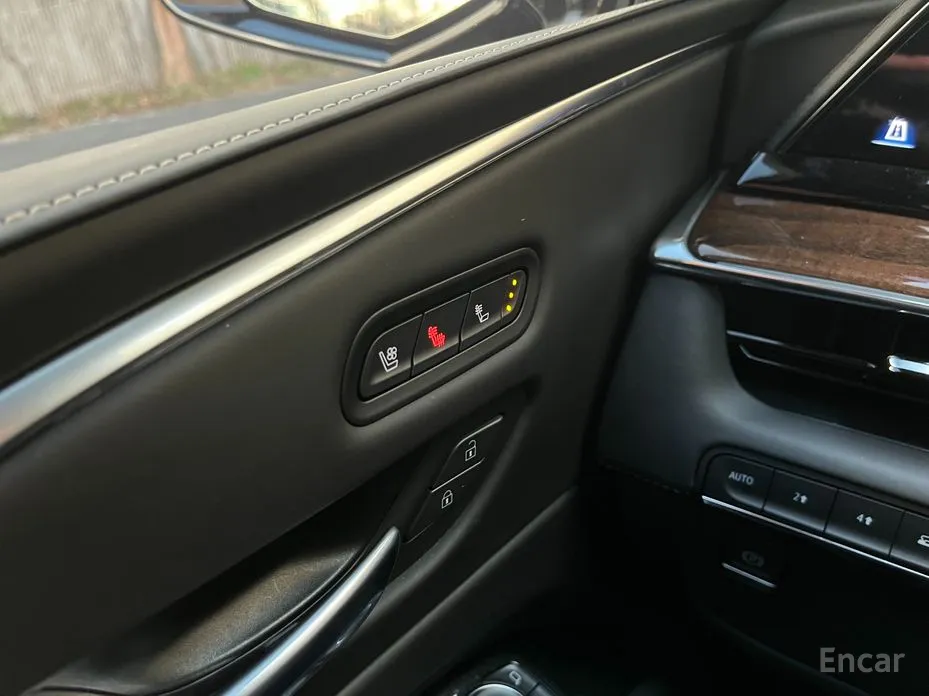 Фото 15 - Cadillac Escalade