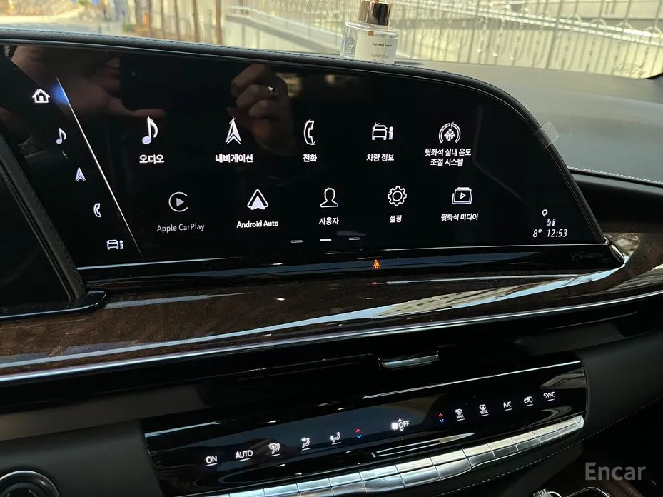 Фото 16 - Cadillac Escalade