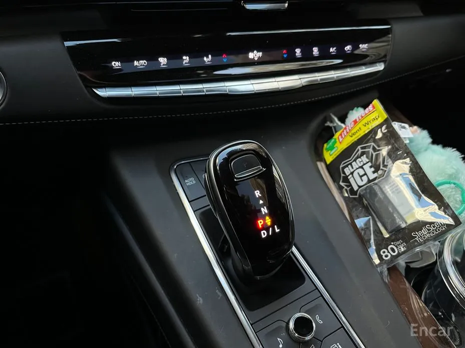 Фото 8 - Cadillac Escalade