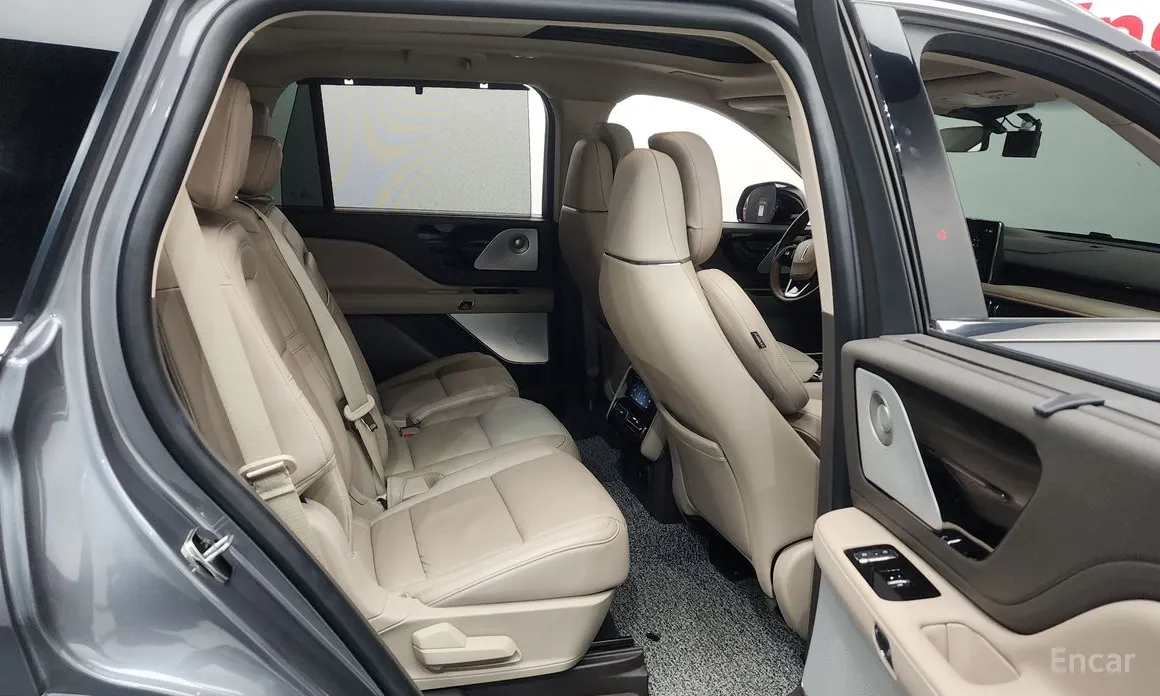 Фото 12 - Lincoln Aviator