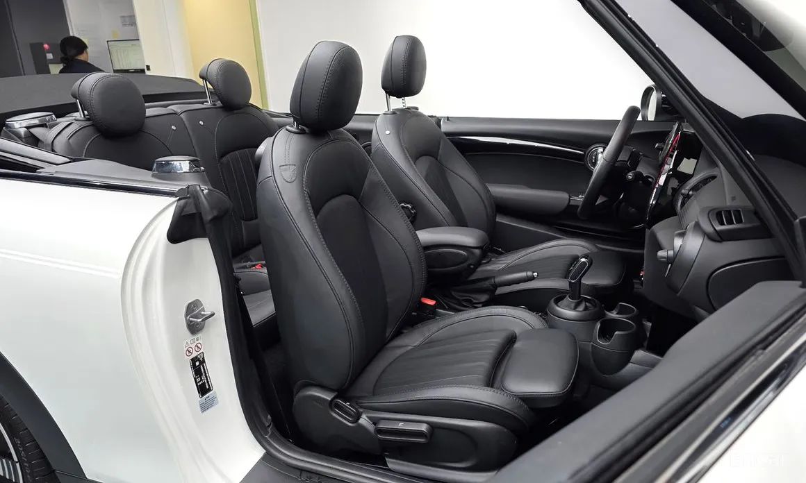 Фото 10 - Mini Cooper Convertible