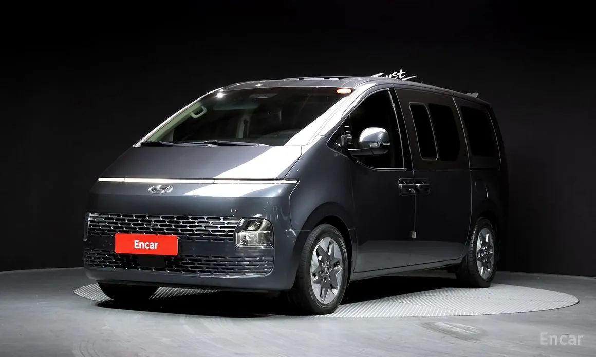 Photo 1 - Hyundai Staria