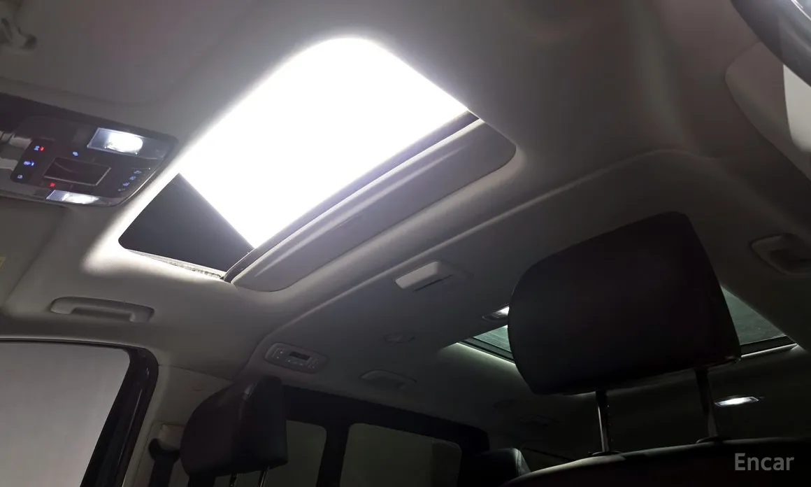 Photo 19 - Hyundai Staria