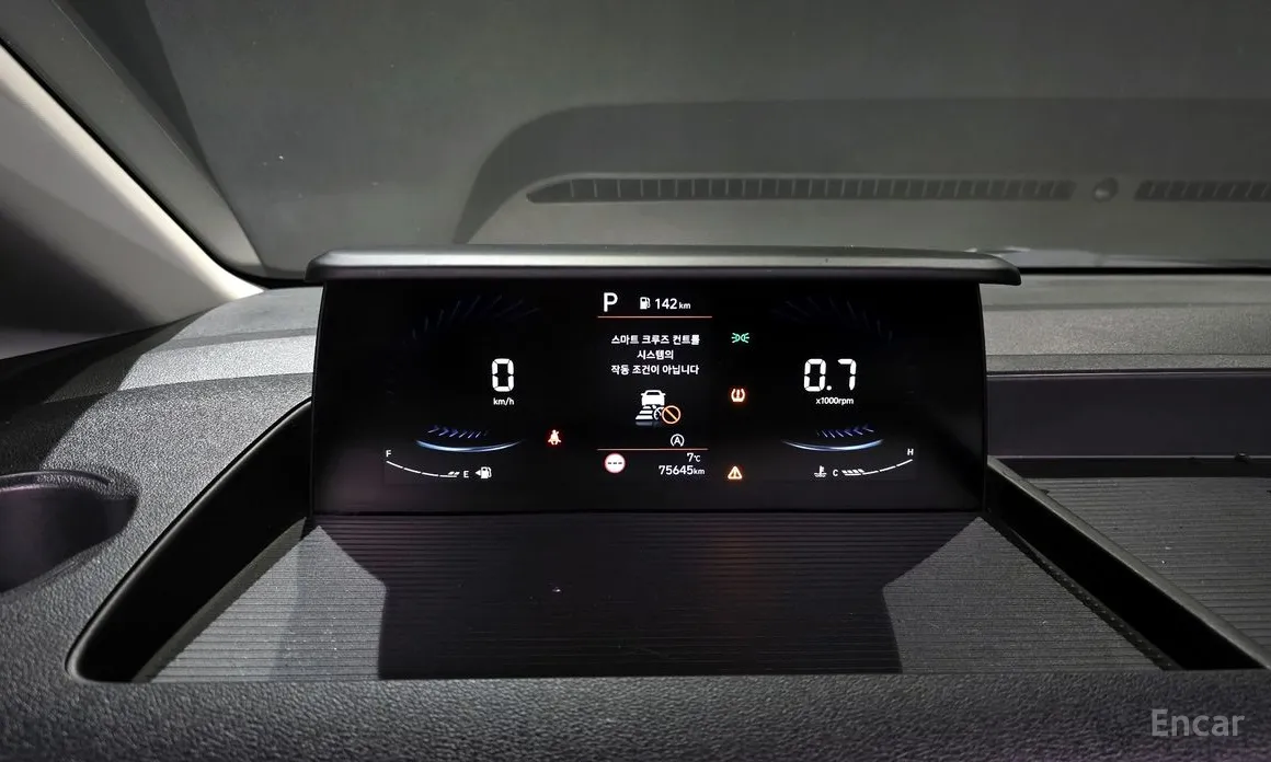 Photo 8 - Hyundai Staria