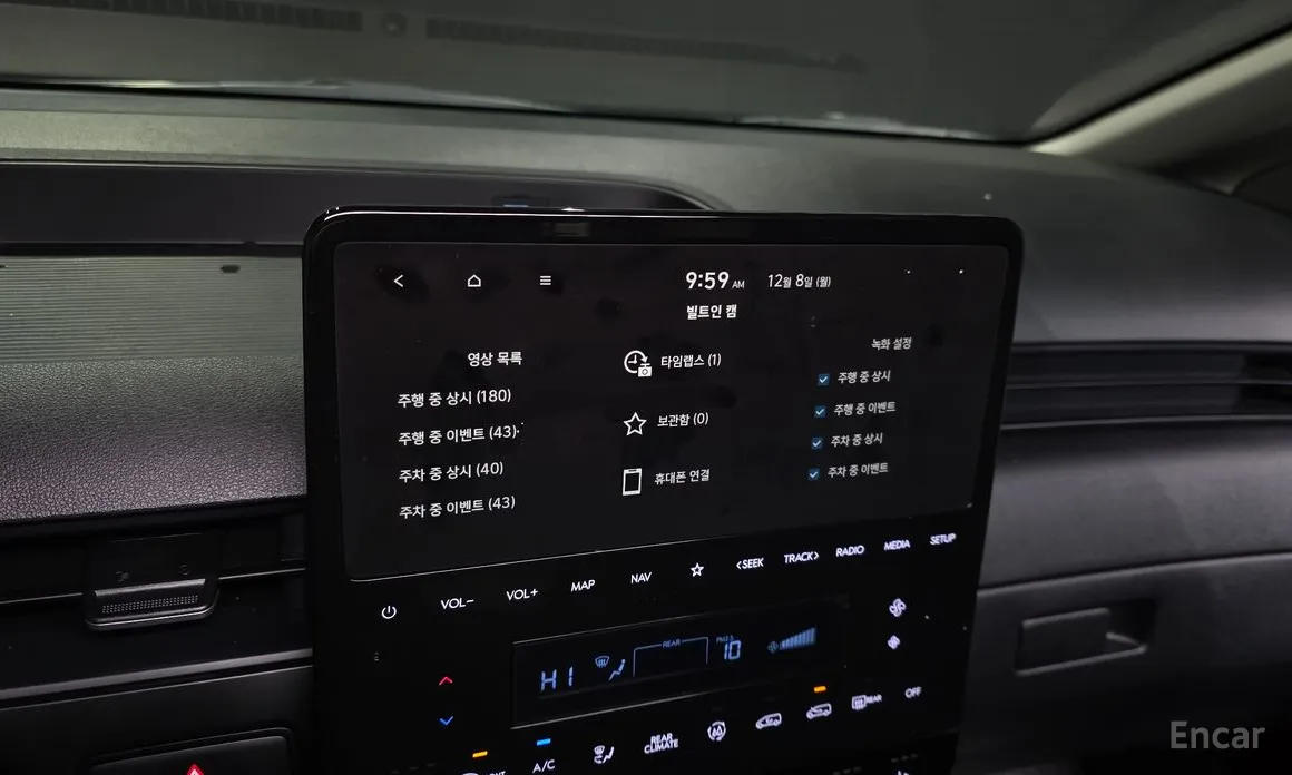 Photo 9 - Hyundai Staria