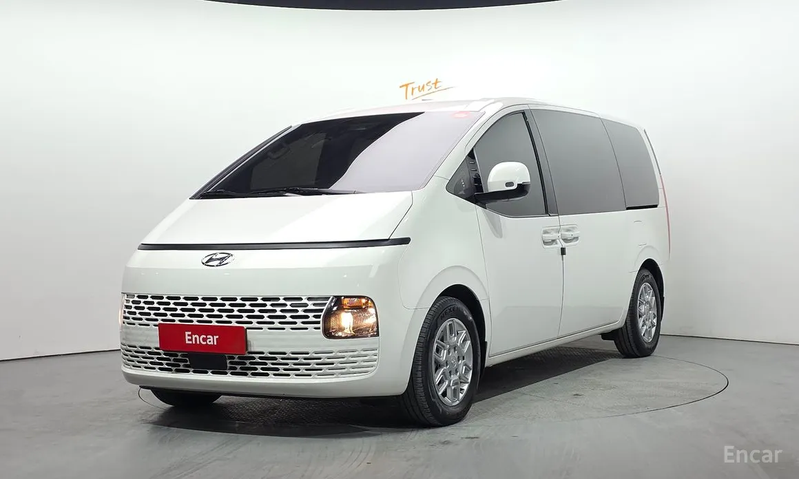 Фото 1 - Hyundai Staria