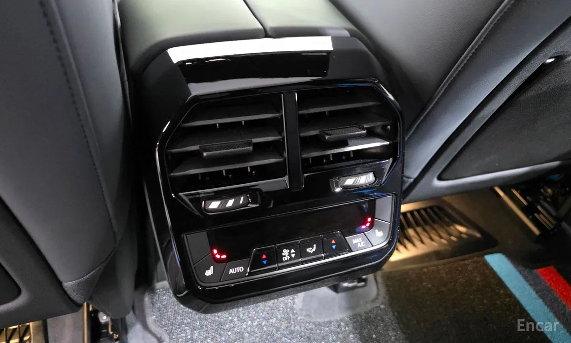 Фото 18 - BMW iX