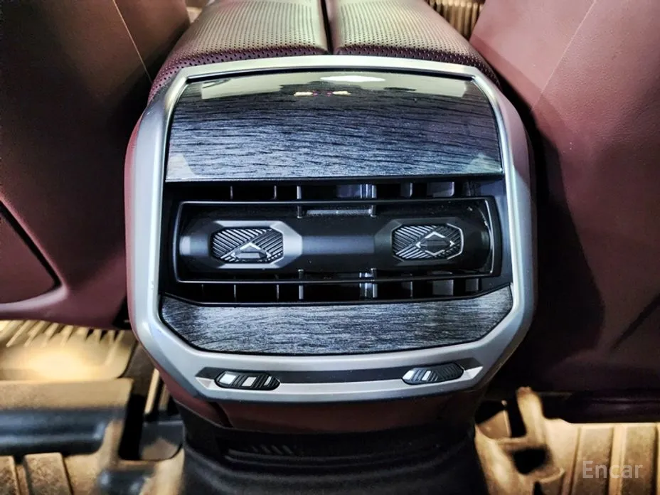 Фото 19 - BMW i7