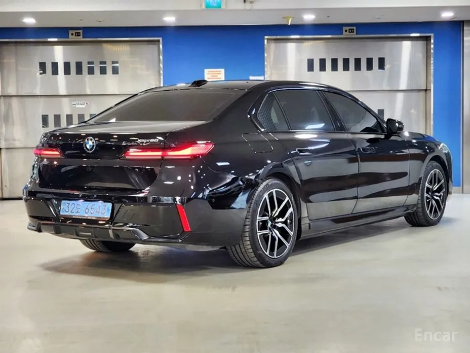Фото 2 - BMW i7