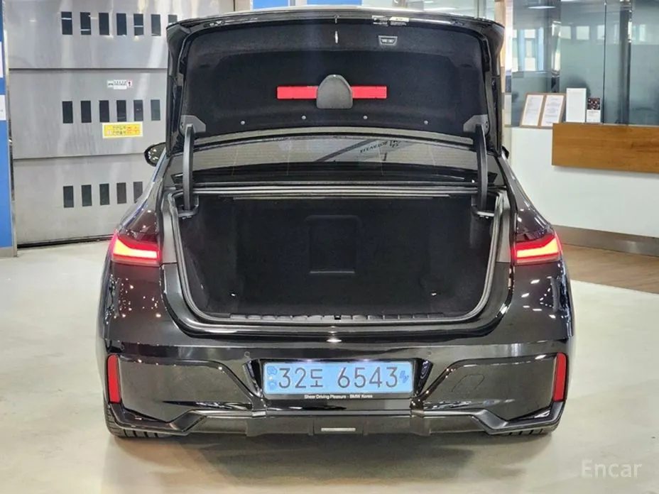 Фото 20 - BMW i7