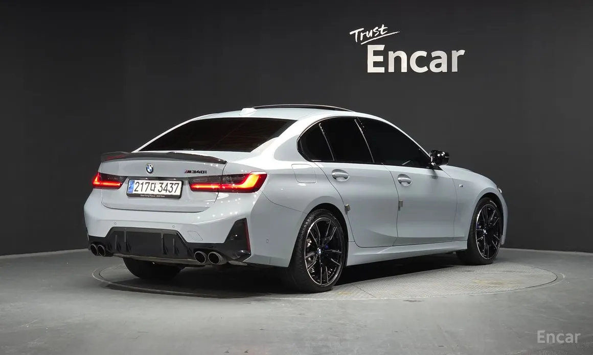 Photo 2 - BMW 3 Series