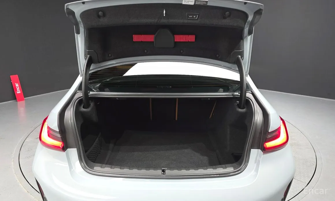 Photo 20 - BMW 3 Series