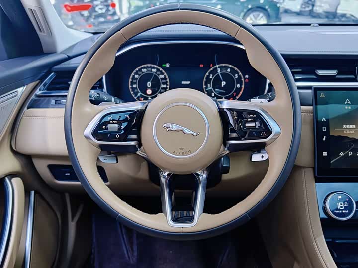 Фото 10 - Jaguar XF L