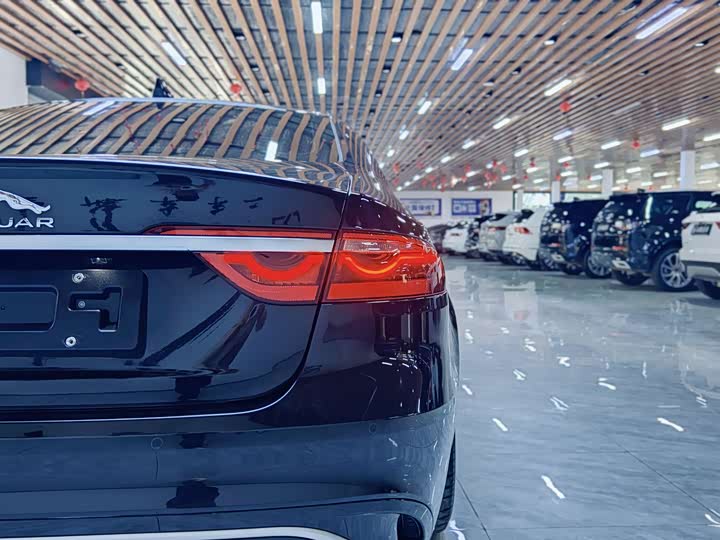 Фото 19 - Jaguar XF L