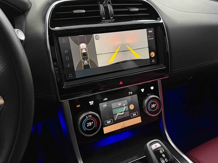 Фото 10 - Jaguar XE L