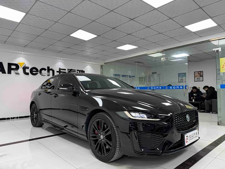 Фото 3 - Jaguar XE L