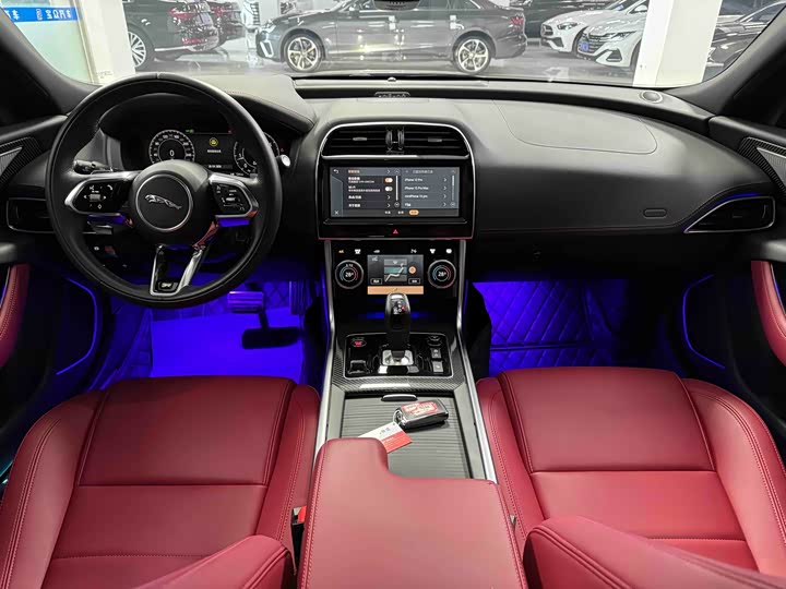 Фото 5 - Jaguar XE L