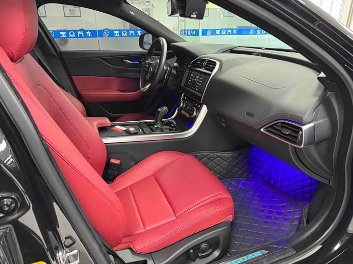 Фото 6 - Jaguar XE L