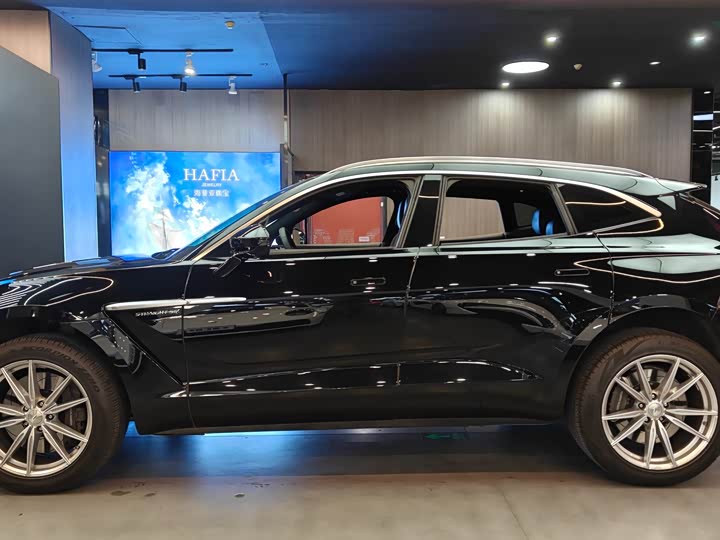 Фото 3 - Aston Martin DBX