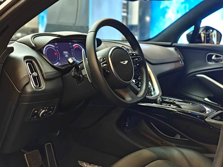 Фото 4 - Aston Martin DBX