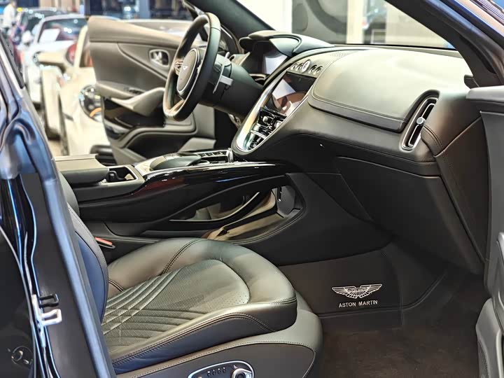 Фото 5 - Aston Martin DBX