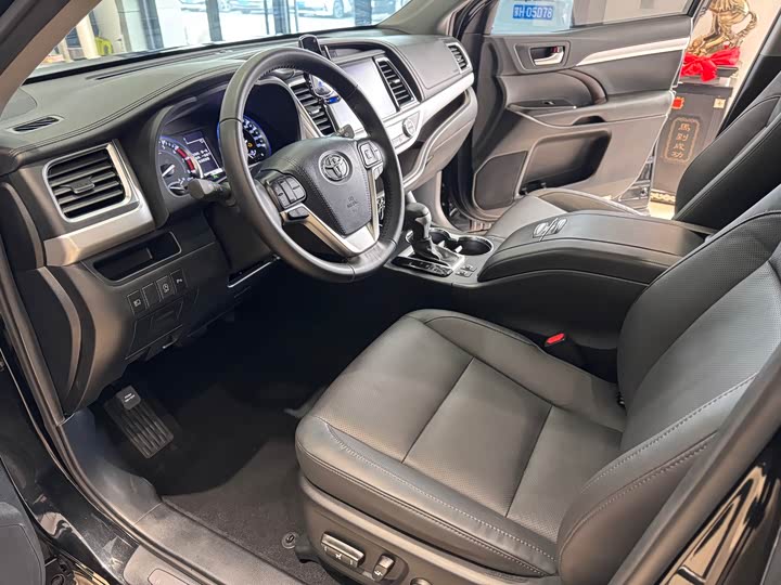 Фото 10 - Toyota Highlander