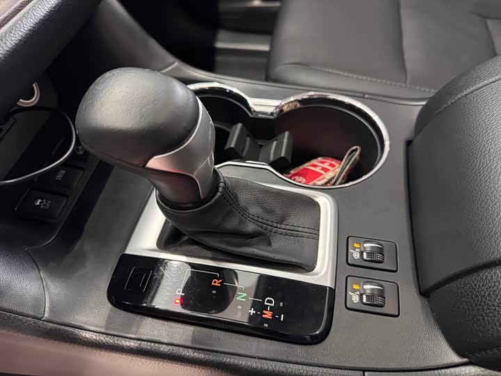 Фото 13 - Toyota Highlander