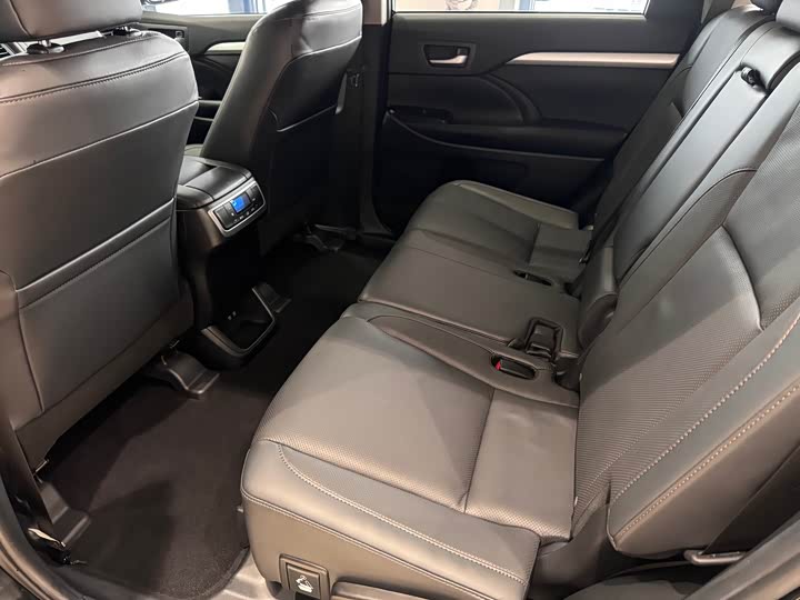 Фото 29 - Toyota Highlander