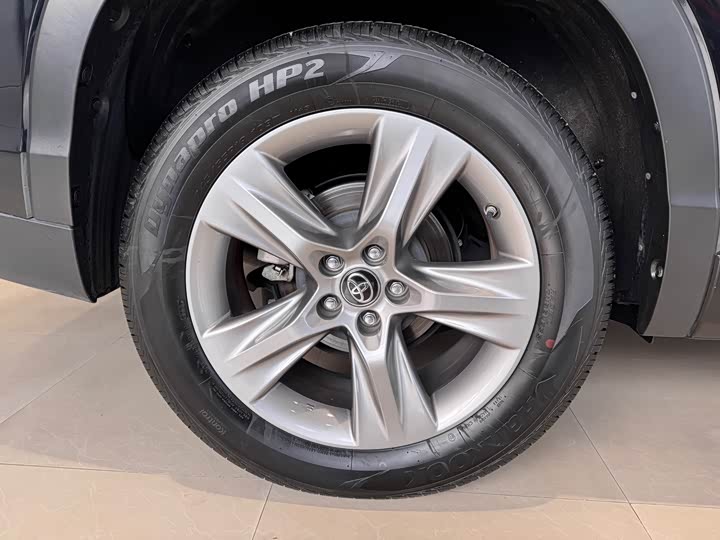 Фото 32 - Toyota Highlander