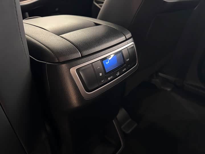 Фото 33 - Toyota Highlander