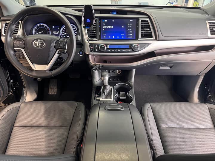 Фото 8 - Toyota Highlander