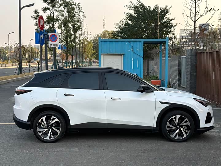 Фото 14 - BAIC Arcfox Alpha T5