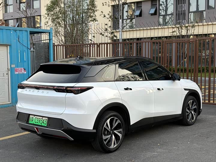 Фото 18 - BAIC Arcfox Alpha T5