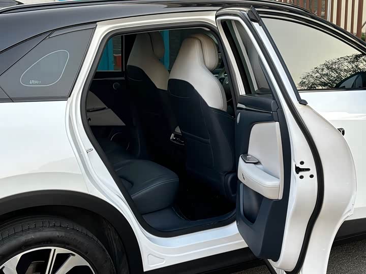 Фото 9 - BAIC Arcfox Alpha T5