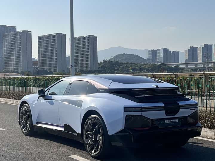 Фото 3 - HiPhi Z