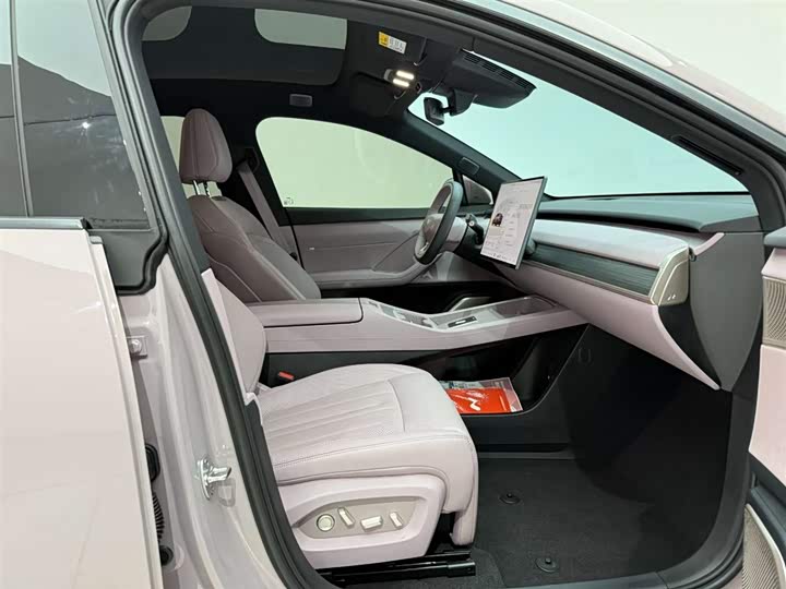 Фото 20 - Nio Onvo L60