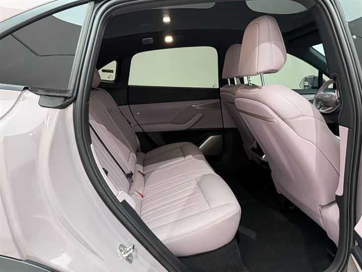 Фото 21 - Nio Onvo L60