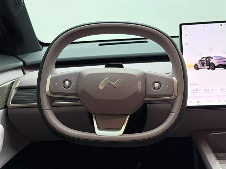 Фото 28 - Nio Onvo L60