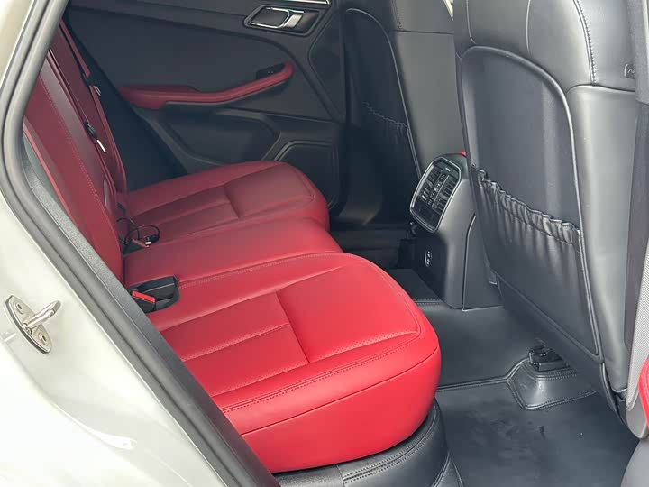 Фото 10 - Porsche Macan