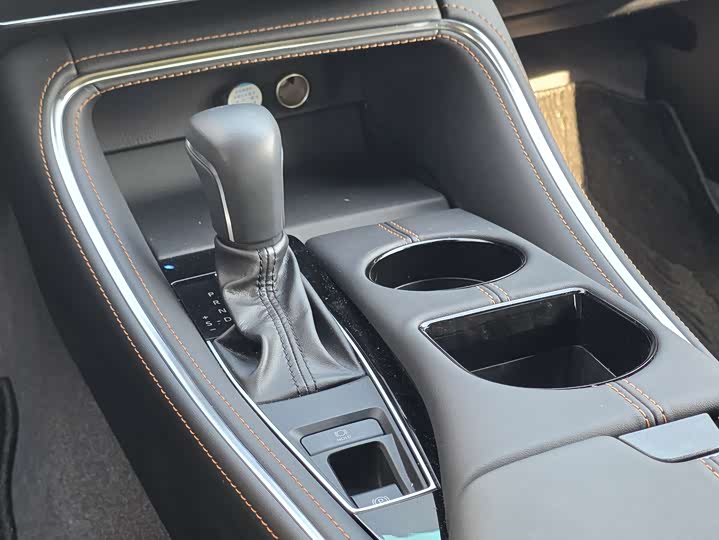 Фото 11 - Toyota Avalon